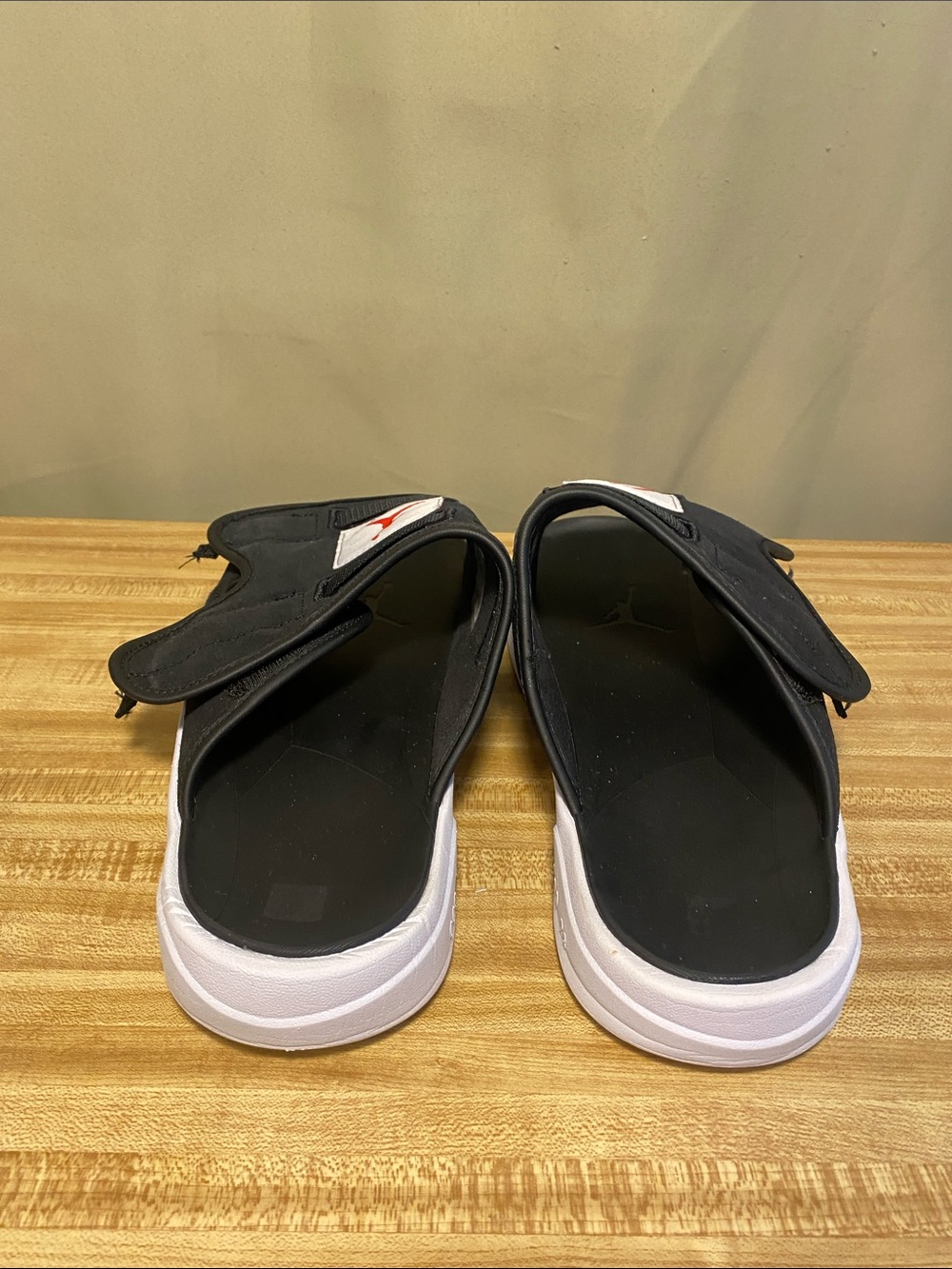 Jordan Flight Mens Ls Slide Sandals Slippers Black White size 13 (Read) - Picture 2 of 6